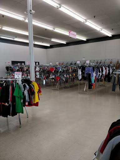 Discount Store «Discount Fashion Warehouse Kettering», reviews and photos, 2836 Wilmington Pike, Kettering, OH 45419, USA