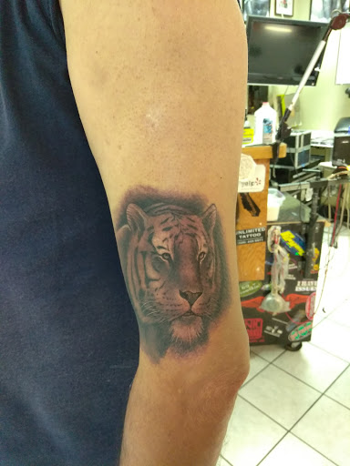 Tattoo Shop «Unlimited Tattoo», reviews and photos, 359 S Irwindale Ave, Azusa, CA 91702, USA