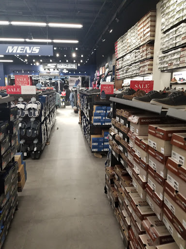 Shopping Mall «Carolina Premium Outlets», reviews and photos, 1025 Outlet Center Dr, Smithfield, NC 27577, USA