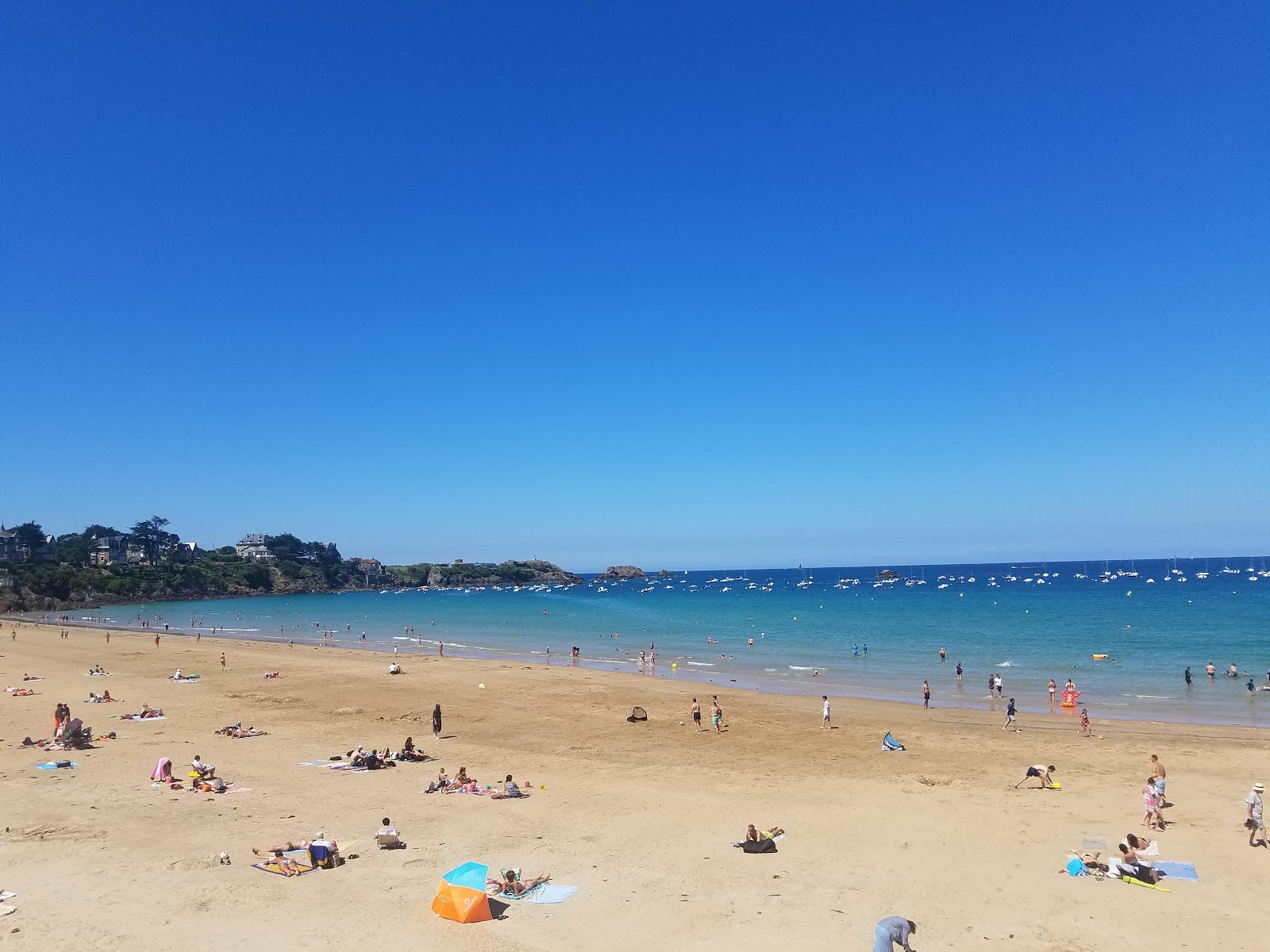 Photo of Plage de St Lunaire with turquoise pure water surface