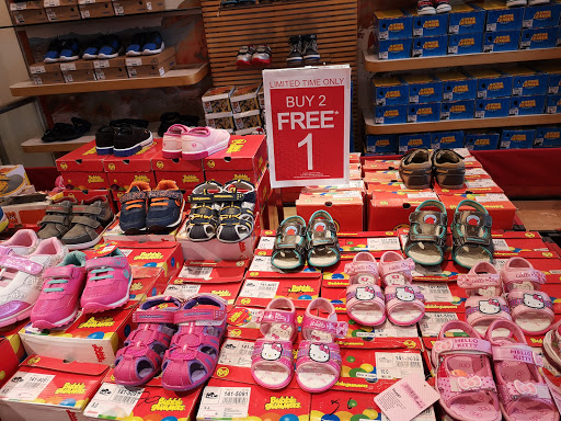 Stores to buy men's slippers Kualalumpur
