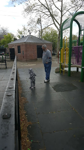 Park «Admiral Park», reviews and photos, 42-25 Little Neck Pkwy, Little Neck, NY 11363, USA