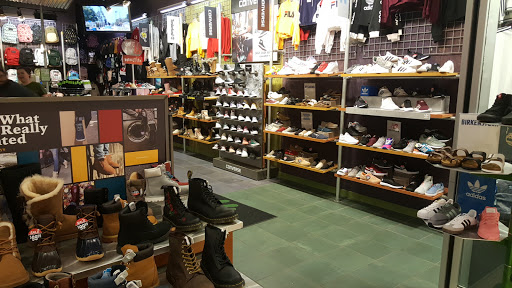 Shoe Store «Journeys», reviews and photos, 139 Rosedale Shopping Center #630, Roseville, MN 55113, USA