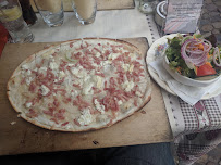 Tarte flambée du Restaurant français Lohkäs Restaurant de Tradition à Strasbourg - n°15