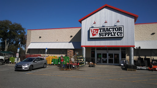 Tractor Supply Co., 6801 Florida 50, Groveland, FL 34736, USA, 