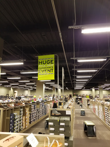 Shoe Store «DSW Designer Shoe Warehouse», reviews and photos, 124 West Market, Bloomington, MN 55425, USA