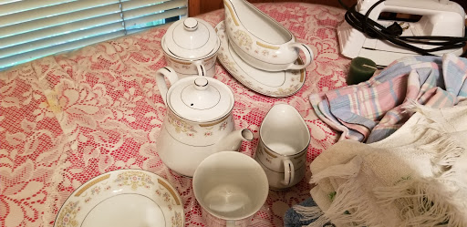 Thrift Store «Helping Hands Thrift Store Bothell», reviews and photos, 19213 Bothell Everett Hwy, Bothell, WA 98012, USA