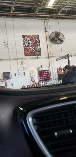 Tire Shop «Discount Tire Store - Norton Shores, MI», reviews and photos, 647 W Norton Ave, Norton Shores, MI 49441, USA