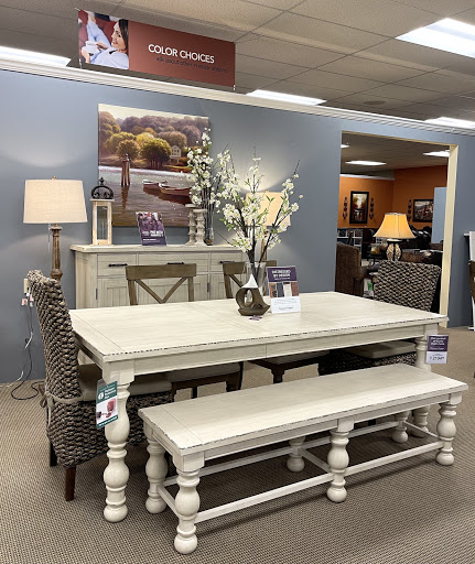 Furniture Store «Raymour & Flanigan Furniture and Mattress Store», reviews and photos, 629 Snyder Rd, Reading, PA 19605, USA