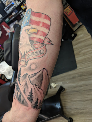 Tattoo Shop «No Guts No Glory Tattoo», reviews and photos, 1333 NW U.S. 101, Lincoln City, OR 97367, USA