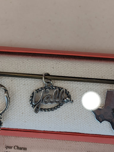 Jewelry Store «James Avery Jewelry», reviews and photos, 7529 N Loop 1604 E #102, Live Oak, TX 78233, USA