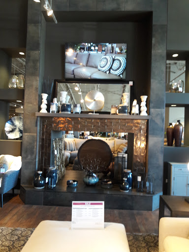 Shopping Mall «Crystal Point Mall Shopping Center», reviews and photos, 6000 Northwest Hwy, Crystal Lake, IL 60014, USA