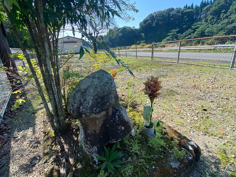 閉山田の田の神