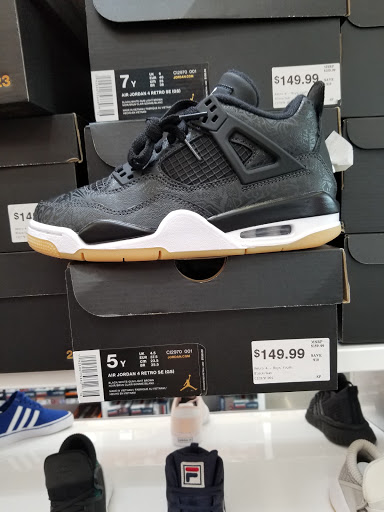 Shoe Store «WSS», reviews and photos, 104 W Foothill Blvd, Rialto, CA 92376, USA