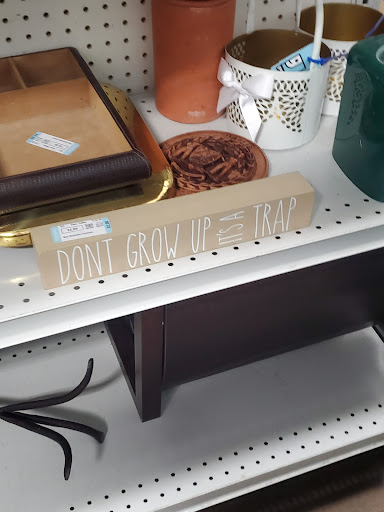 Thrift Store «Goodwill Retail Store of Chesterfield – The Valley», reviews and photos, 17355 Edison Ave, Chesterfield, MO 63005, USA