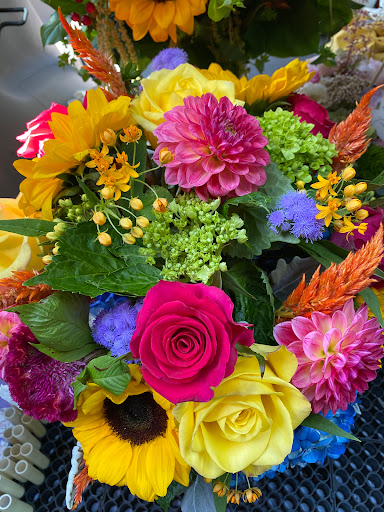 Florist «Guilford White House Florist», reviews and photos, 966 Boston Post Rd, Guilford, CT 06437, USA