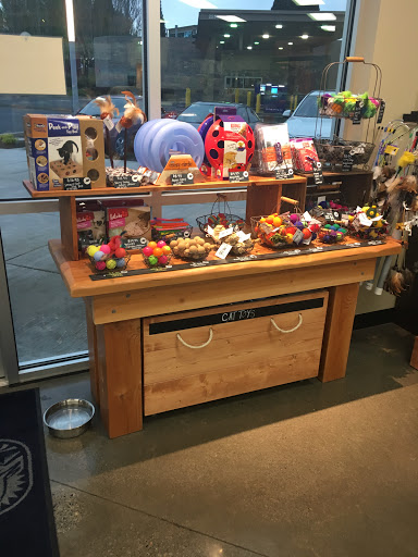 Pet Supply Store «Mud Bay», reviews and photos, 2540 NW 188th Ave, Hillsboro, OR 97124, USA