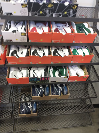 Clothing Store «Nike Factory Store», reviews and photos, 243 Tanger Dr Suite 243, Williamsburg, IA 52361, USA
