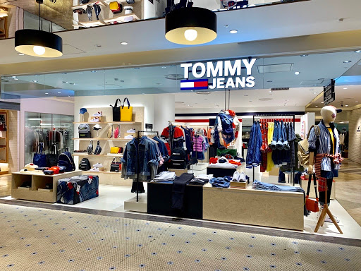 TOMMY JEANS Lumine Est Store