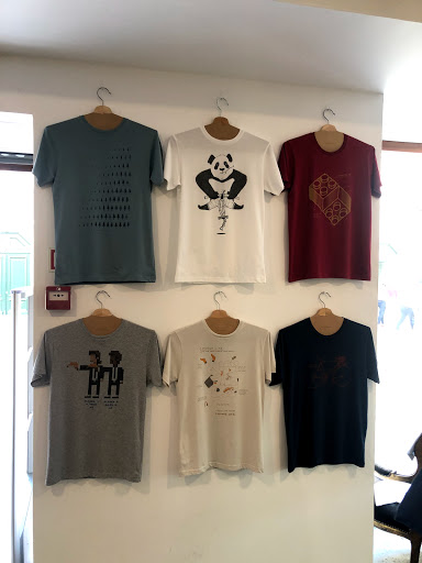 T-shirt shops in Lisbon