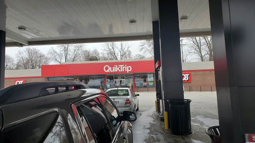 Gas Station «QuikTrip», reviews and photos, 6015 E 147th St, Grandview, MO 64030, USA