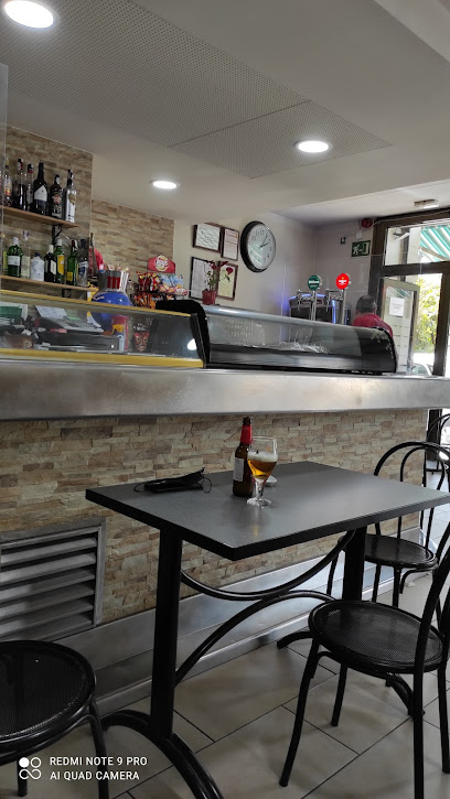 Bar Punt de Trobada - C. Carrerada, 20, 08110 Montcada i Reixac, Barcelona, Spain