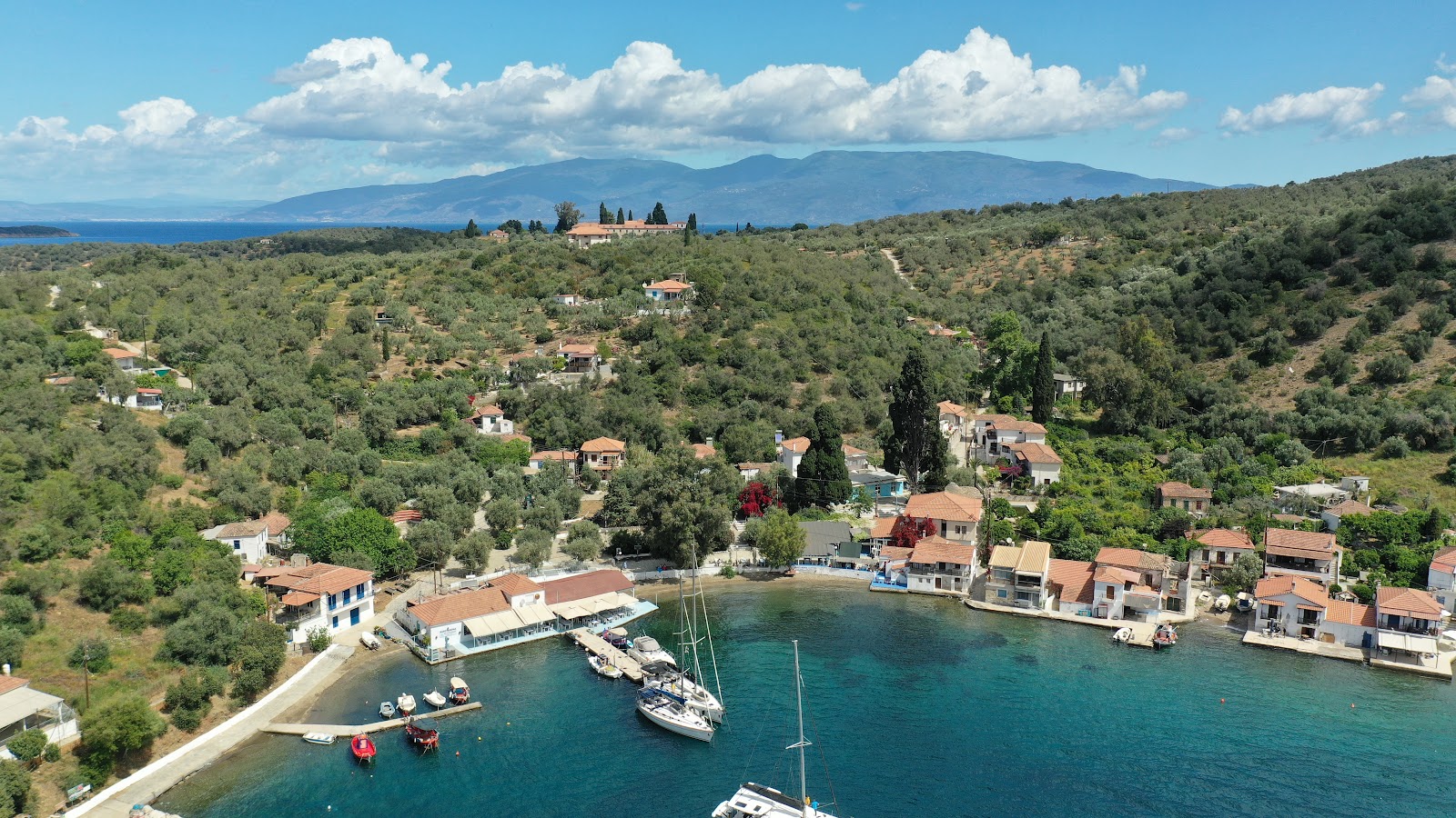 Photo de Old Trikeri Port - endroit populaire parmi les connaisseurs de la détente