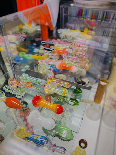 Tobacco Shop «Platinum Smoke Shop», reviews and photos, 5901 Mission St, San Francisco, CA 94112, USA