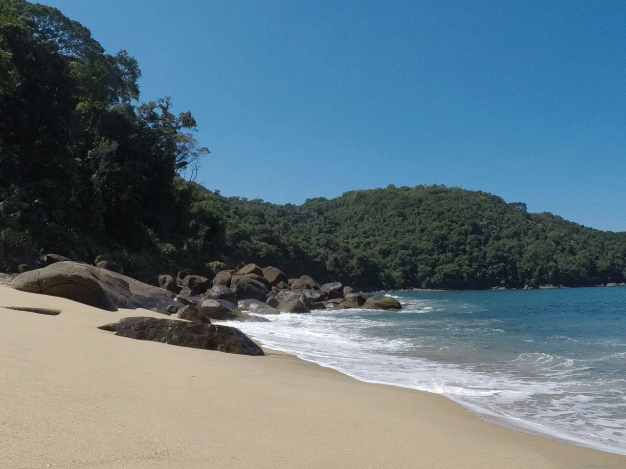 Praia Brava De Itamambuca的照片 带有碧绿色纯水表面