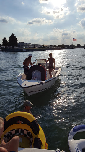 Marina «MacRay Harbor», reviews and photos, 30675 N River Rd, Harrison Charter Township, MI 48045, USA