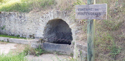 Fontaine de Montengrand à Roumengoux