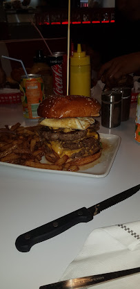 Plats et boissons du Restaurant de hamburgers Bil's Diner à Mâcon - n°17