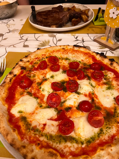 Ristorante Pizzeria La Contea in Borgo Lares, Provincia Autonoma di Trento