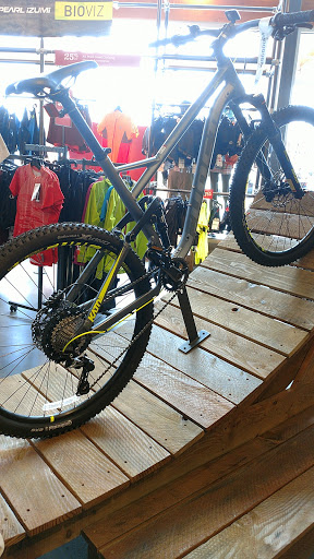 Outdoor Sports Store «REI», reviews and photos, 161 Town Square Pl, King of Prussia, PA 19406, USA