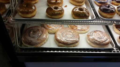 Donut Shop «The Treat Shop RVA», reviews and photos, 6114 Jahnke Rd, Richmond, VA 23225, USA