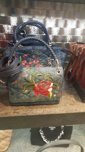 Clothing Store «GUESS», reviews and photos, 736 Collins Ave, Miami Beach, FL 33139, USA