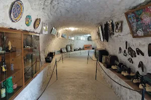 Cuevas del Diablo image