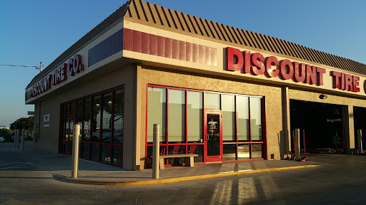 Tire Shop «Discount Tire Store - Leon Valley, TX», reviews and photos, 6221 Bandera Rd, Leon Valley, TX 78238, USA