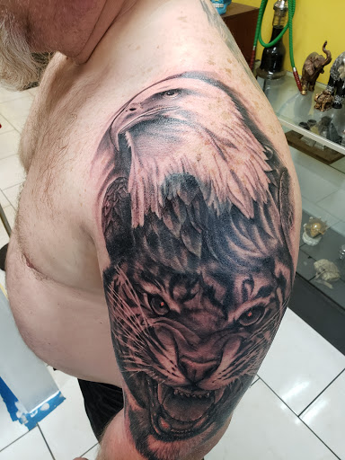 Tattoo Shop «Phat Boys Tattoos & Body Piercings», reviews and photos, 6640 Southwest Fwy A, Houston, TX 77074, USA