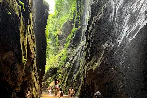 Cachoeira Santuario Pedra Caída image