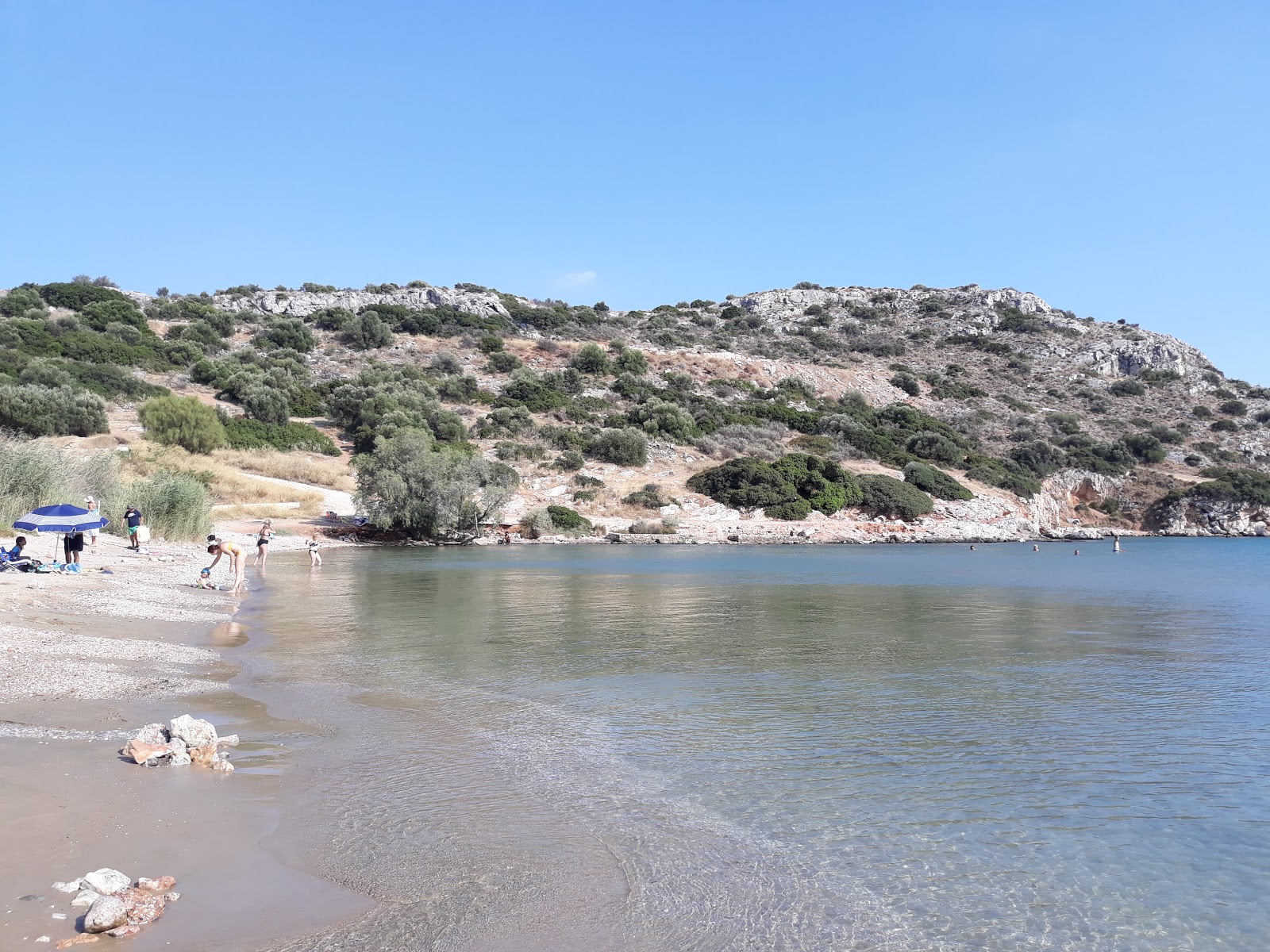 Photo de Lomvarda beach zone des équipements