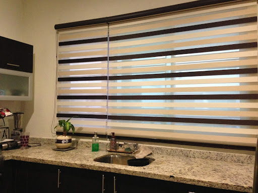 Piso Laminado Y Persianas Tipo Cebra