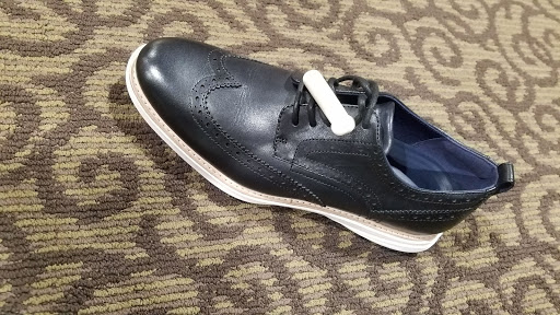 Shoe Store «DSW Designer Shoe Warehouse», reviews and photos, 202 Orland Park Pl, Orland Park, IL 60462, USA