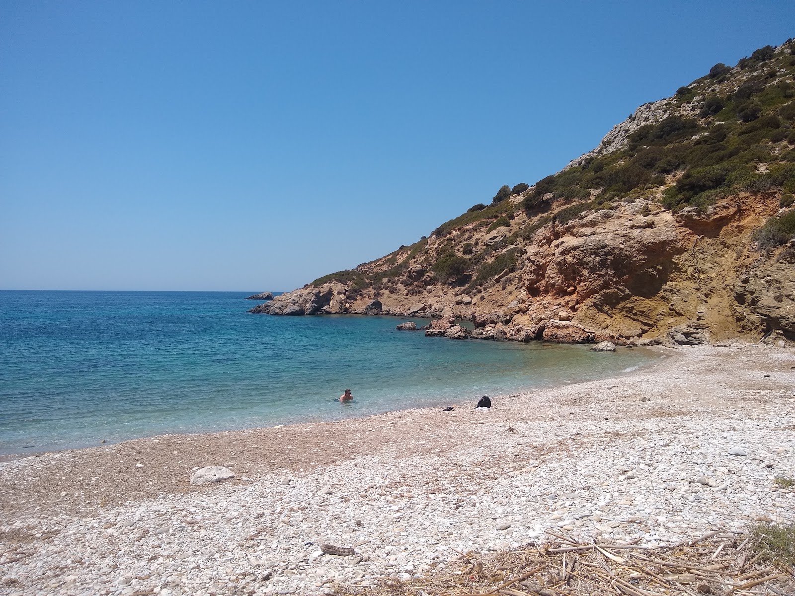 Kimisi beach'in fotoğrafı turkuaz saf su yüzey ile