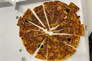 La Tour de Pizz' image