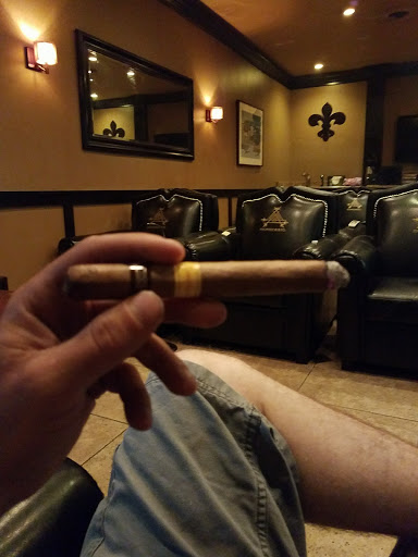 Tobacco Shop «Eight To Eight Tobacco», reviews and photos, 300 E St Charles Rd, Villa Park, IL 60181, USA