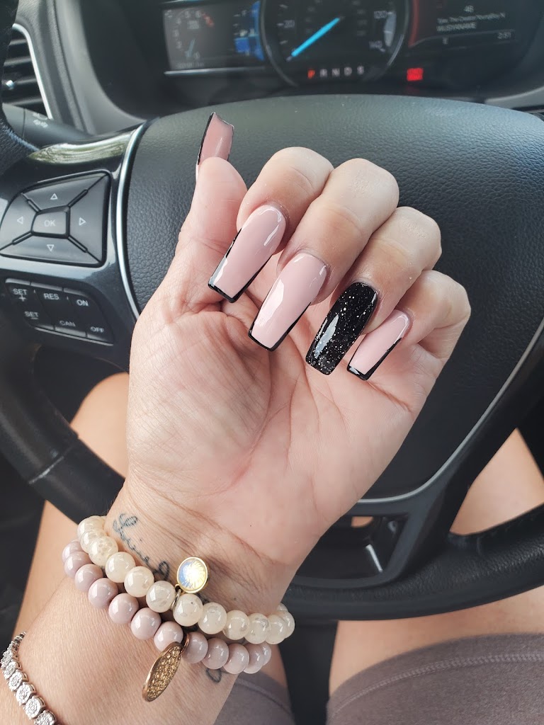 Finest Nails & Spa 92879