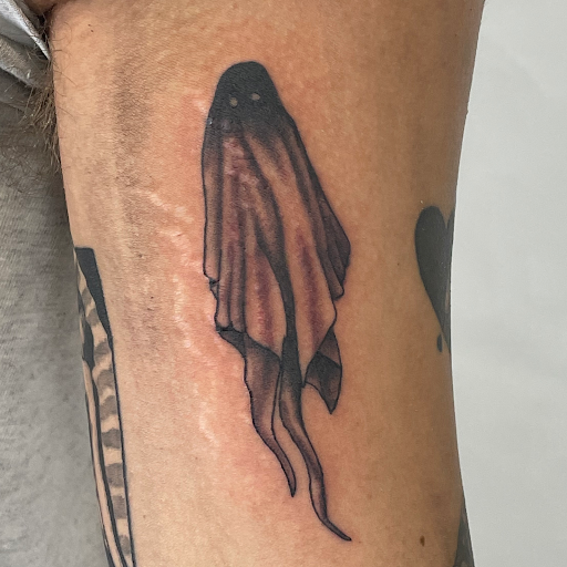 Explore womens hand tattoo ideas, creative tattoo ideas in Amsterdam, available at Spoken Hand Tattoo