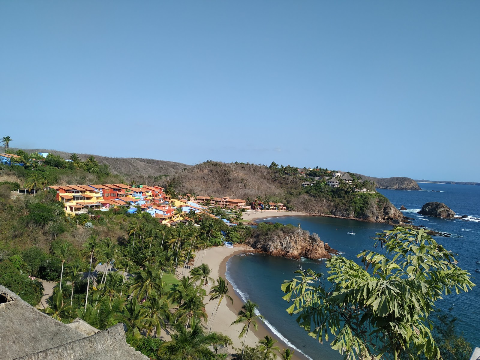 Φωτογραφία του Carey beach μερικά μέρη του ξενοδοχείου
