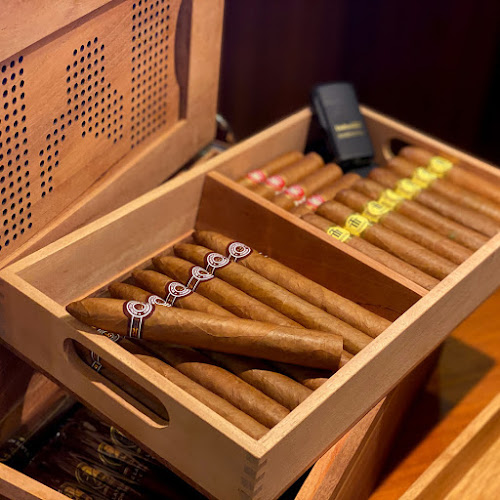 FUMAR Zigarren, Pfeifen, Tabak, Humidorshop und Zubehör. - Geschäft